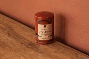 opulentia derebus candle